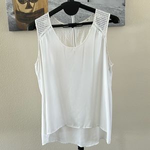Beautiful while top, perfect for spring and summer
